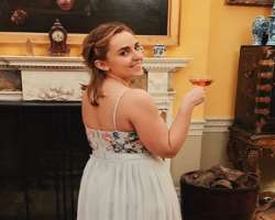Hannah Witton consuming alcohol Hannah Witton consuming alcohol